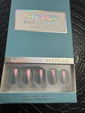 The Pop Iridescent Pink Press-On Nail Dashes
